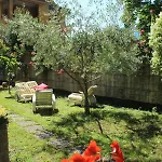 Il Giardino Dei Fiori -free Private Parking Mandello del Lario